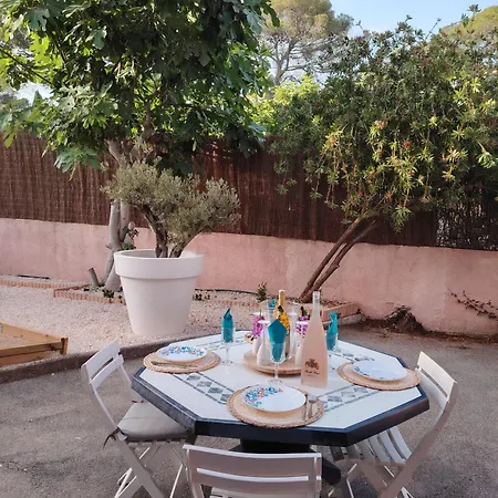 Boulouris Entre Et Piscine Saint-Raphael (Var)